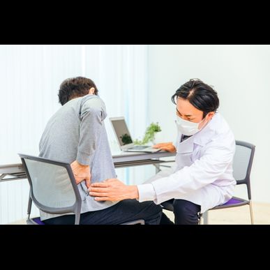 脊柱管狭窄症からくる、腰痛や脚の痺れで苦しんでいるアナタへ。久留米のやすまる整体院へお越しください。